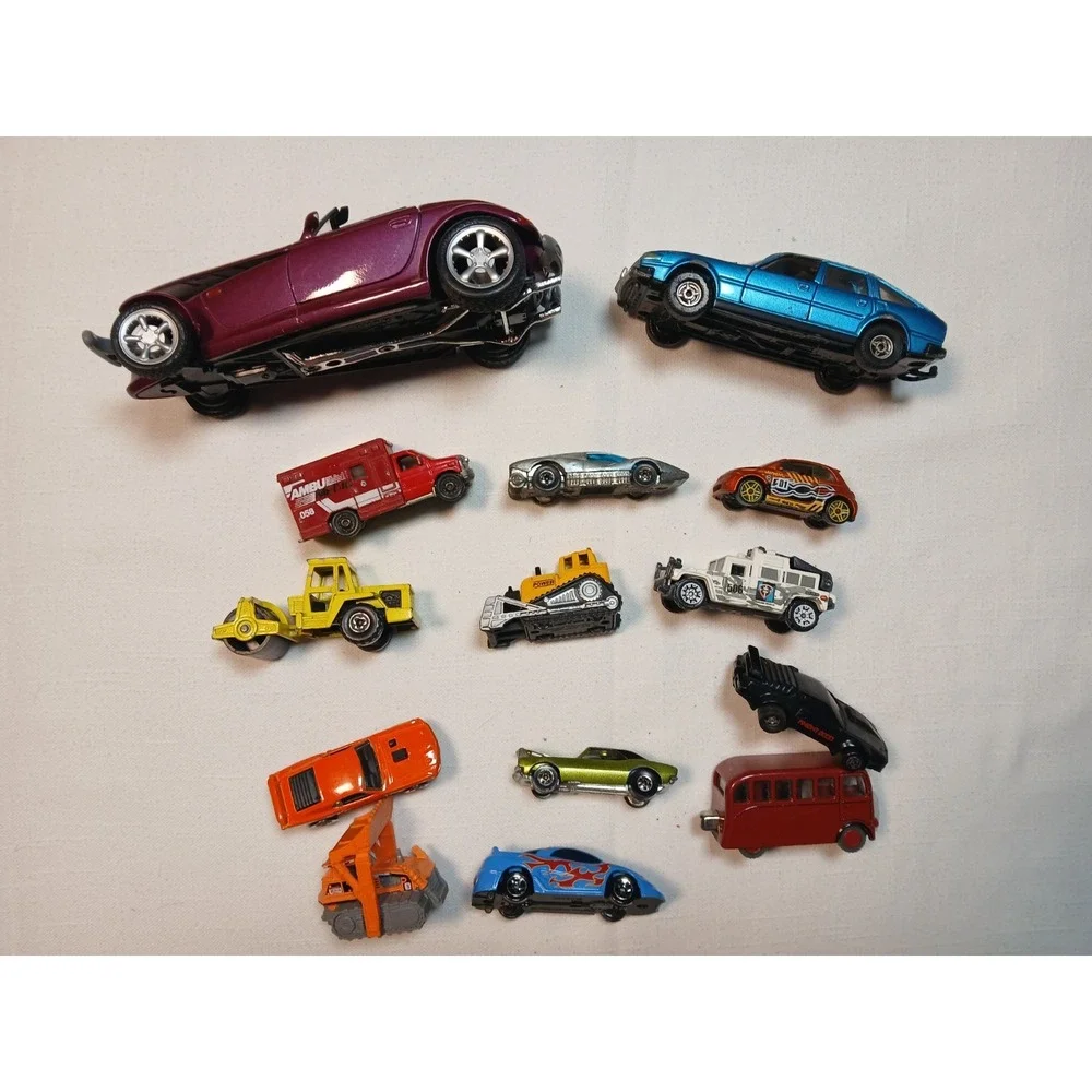 Assorted Toy Vehicle Lot (14 Pcs) – Vintage & Modern Die-Cast Cars, Trucks